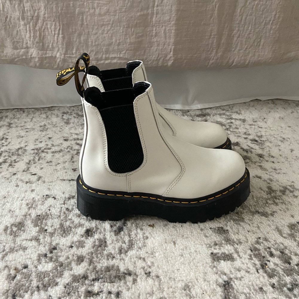 Dr. Martens 2976 Platform white Chelsea Boot